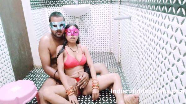 Married Indian Couple On Vacation Having Sex While Taking Shower In Desi Oyo Hotel - Hindi Audio - hclips.com - India on v0d.com