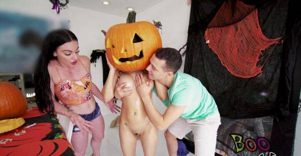 Sexy ass girls turn Halloween party into genuine FFM perversions - alphaporno.com on v0d.com