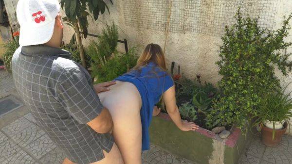 Amateur Sex With The Gardener - hclips.com on v0d.com