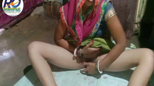 Desi Village Sex Maal Unbuttoned Her Blouse And Took Out Milk From Her Nipples And Put Her Finger In Her Pussy - hclips.com - India on v0d.com
