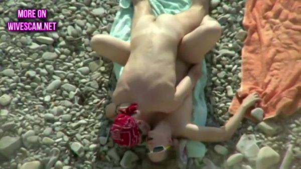 Making Out On The Beach Two Young Cutie Couples - hclips.com on v0d.com
