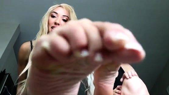 JessicaJonesbae - Double stinky feet - drtuber.com on v0d.com
