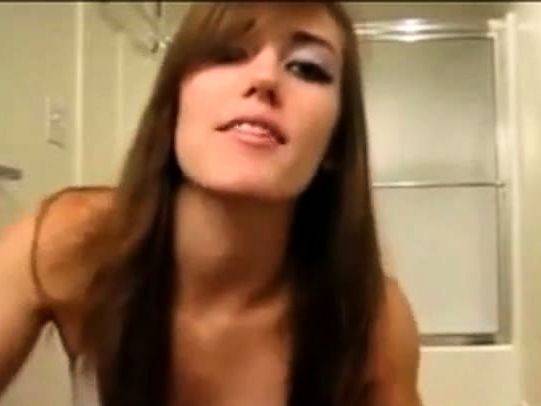 Amateur babe striptease in webcam - drtuber.com on v0d.com