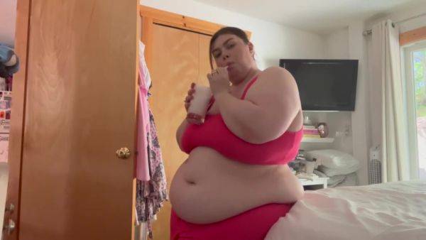 Ssbbw Beautiful Women Eating For Belly Fat Gain #bigbelly - upornia.com on v0d.com