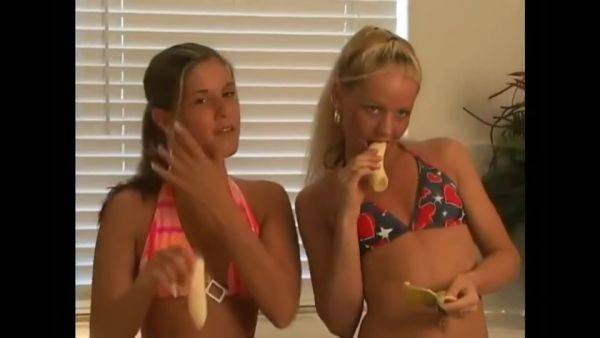 Lesbians In Bikini - tubepornclassic.com on v0d.com