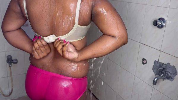 Teen Mallu Girl Bathing And Boobs Massage - desi-porntube.com - India on v0d.com