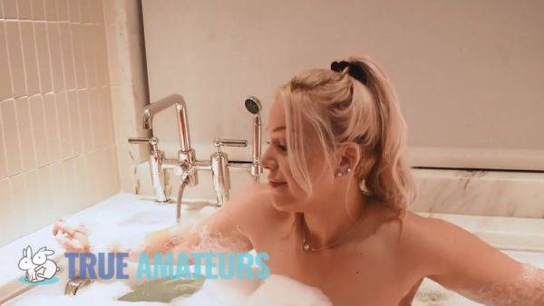 Chelsea Vegas' POV bath & man-on-doggy-style action with her busty tits and manly body - sexu.com on v0d.com