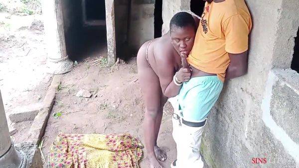 Washed Her Pussy Thoroughly Before Fucking The Kings Son Outdoor 5 Min With African Gift - hclips.com on v0d.com