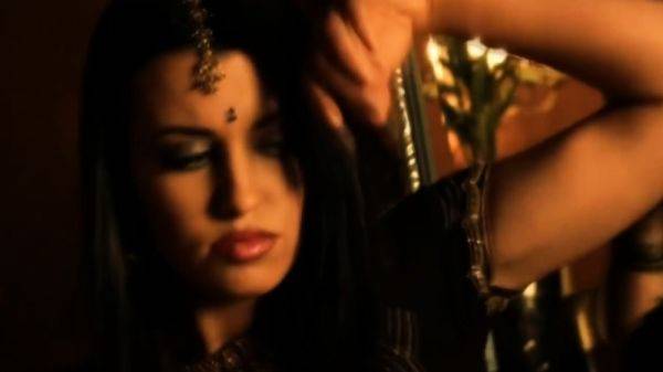 Moving Her Sensual Body Loving It - drtuber.com - India on v0d.com