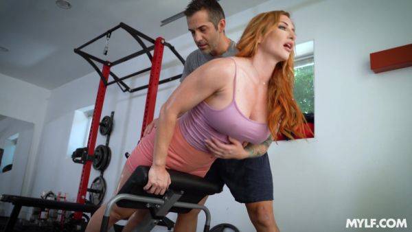 Redhead screams for more while letting personal trainer bang her - hellporno.com on v0d.com