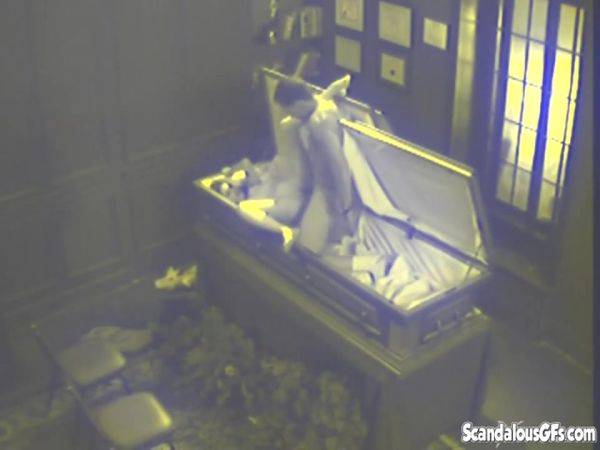 Slut fucks in massive coffin - hotmovs.com on v0d.com