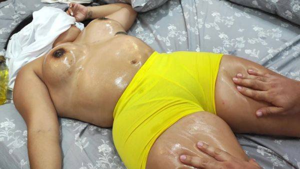 Masseuse Takes Advantage Of My Stepmother With Her Transparency And Ends Up Putting The Milk Inside Her - hclips.com - Colombia on v0d.com