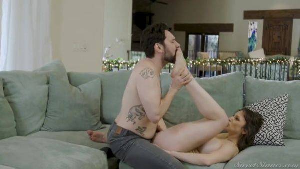 Lexi Luna In Busty Breathtaking Sex Movie - hotmovs.com on v0d.com