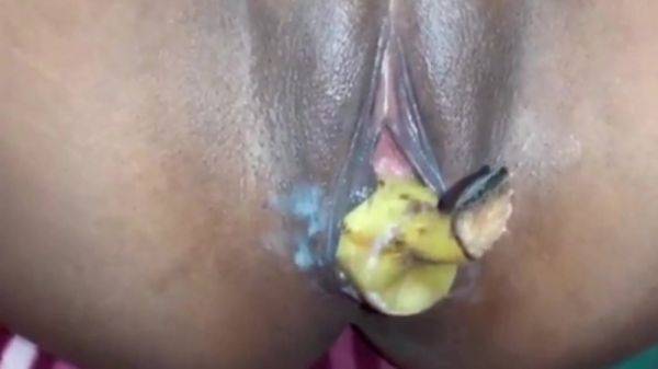 Very Very Hot Sex Videos Kele Se Apni Chut Ki Pyas Buchayi - hclips.com on v0d.com