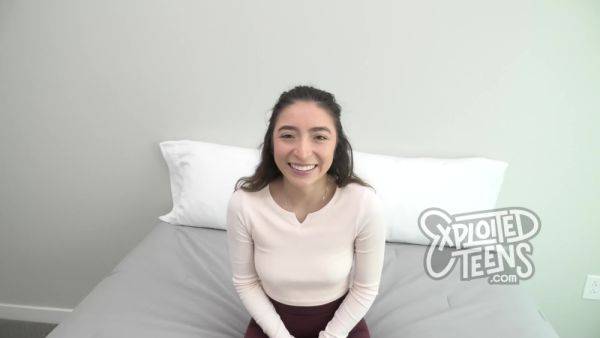 This 4 9 85 Pound Latina Teen With Amazing Tits Gives A Sloppy Bj - hclips.com on v0d.com