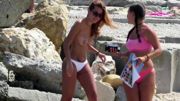 Sexy Topless Amateur Teens - Voyeur Beach Photo Session - drtuber.com on v0d.com
