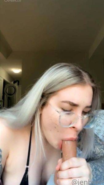 Jenbretty sucking a dildo - drtuber.com on v0d.com