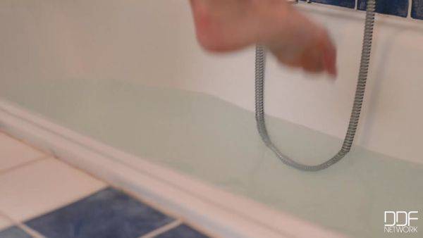 Toes in the Tub - PornWorld - hotmovs.com on v0d.com