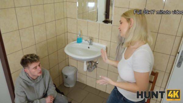 HUNT4K. Dine and Dash Cuck - hotmovs.com - Czech Republic on v0d.com