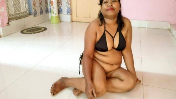 Indian Housewife Sexy Show 30 - hclips.com - India on v0d.com