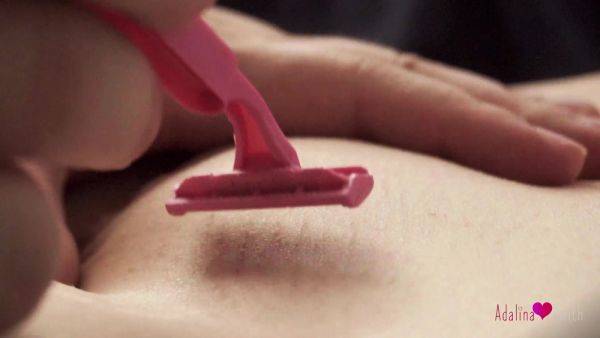 Slow-motion Romantic Pussy Shaving And Touching - hclips.com on v0d.com