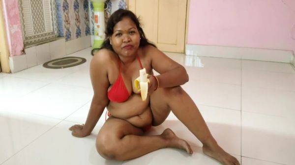 Indian Housewife Sexy Show 5 - hclips.com - India on v0d.com