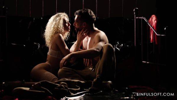 Dashing blonde plays erotic with her man by sucking dick and fucking like a goddes - hellporno.com on v0d.com