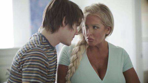 CHEERING UP MOM - ALURA JENSON - txxx.com on v0d.com