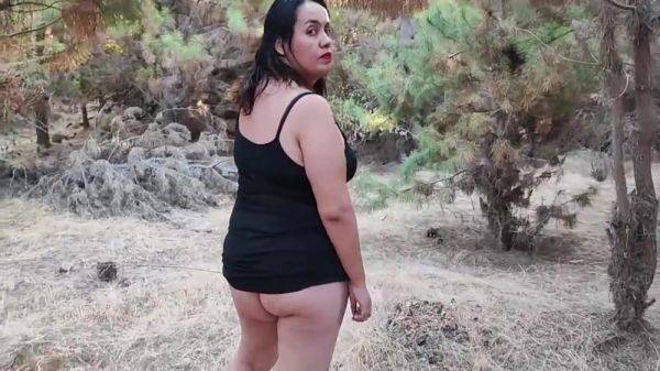 Bbw Flashing In The Woods - desi-porntube.com on v0d.com