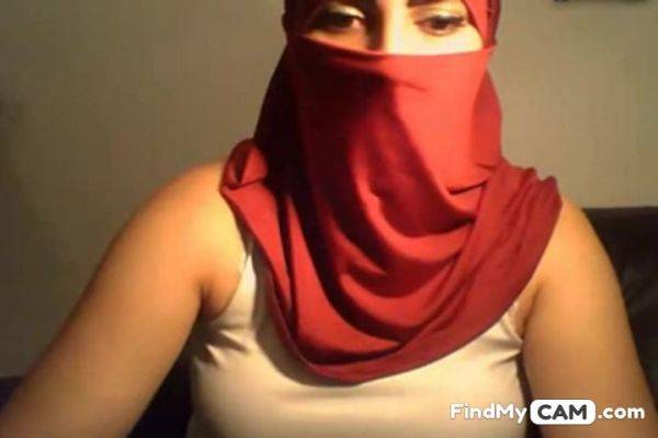 Hijab Wearing Girl Flashes Tits Ass And Pussy - hclips.com on v0d.com