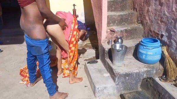 Deshi Village Bhabhi Outdoor Hindi Sex - desi-porntube.com on v0d.com