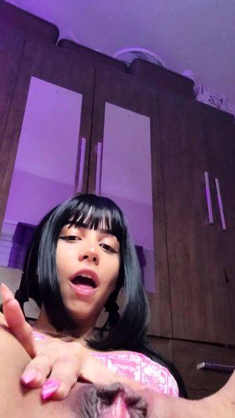 Amateur young brunette enjoys dildo on solo masturbation - drtuber.com on v0d.com