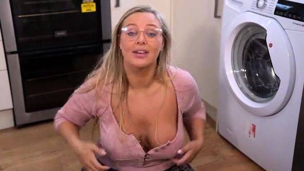 DownBlouse Jerk - Get Cleaning - drtuber.com on v0d.com