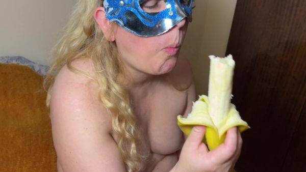 Ellie Does A Great Striptease With A Banana - hclips.com on v0d.com