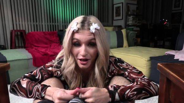 HJ inked babe jerks oiled POV dong - drtuber.com on v0d.com