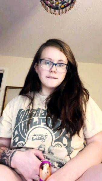 Amateur brunette double toying on webcam - drtuber.com on v0d.com