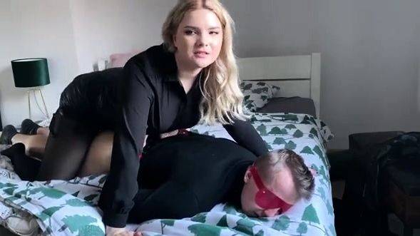 KinkyNavlia - Strapon Play - drtuber.com on v0d.com