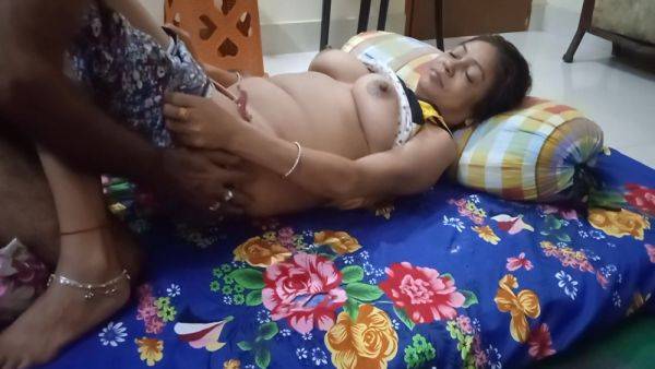 Old Bhabbi And Uncle Fuck Hrr Hot Pussy Tiny Ckit,boobs,nippal, Hot Anal - desi-porntube.com on v0d.com
