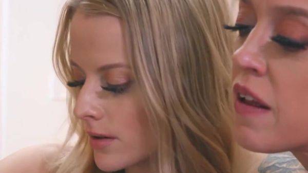 Dee williams cant resist paris whites wet pussy - upornia.com on v0d.com