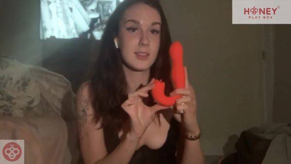Ariana Jasmynee Tests Out The Rotating Head And G-spot Licker- Honeyplaybox - hclips.com on v0d.com
