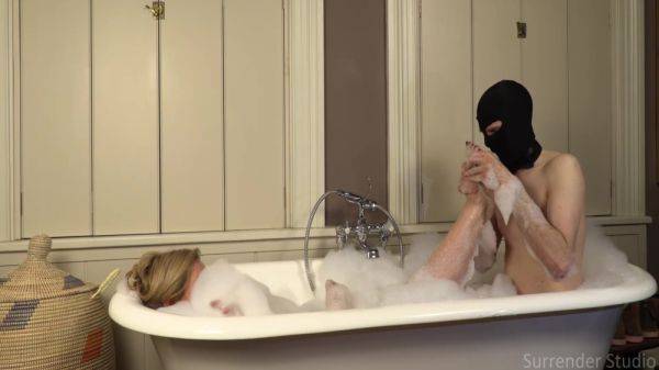 Bath Time Pampering For Lady Dalia With A Golden Ending For 13 Min - hclips.com on v0d.com