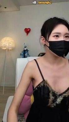 Japanese lesbian dildo toy each other - drtuber.com on v0d.com