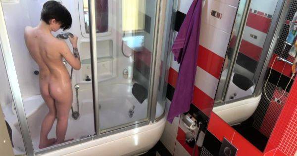 Taping my girl s taking a refreshing shower after work - drtuber.com on v0d.com