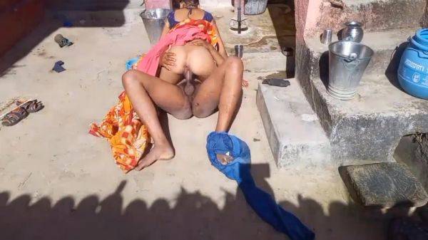 Deshi Village Bhabhi Outdoor Hindi Sex - txxx.com on v0d.com