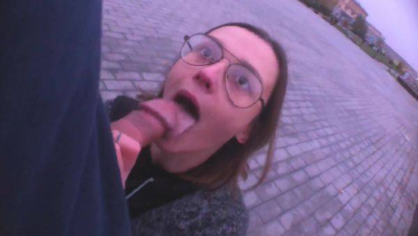 Very Public Outdoor Blowjob On The Streets! Got Caught Full Video - videomanysex.com on v0d.com