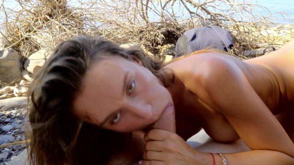 Amateur gives boyfriend the best head while nude and excited to fuck a little - xbabe.com on v0d.com
