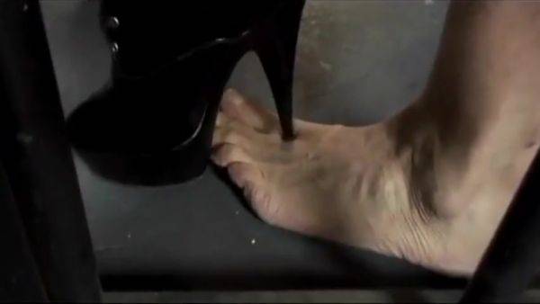 Prisonar Get Spanking Punishment In Prison By Latex Mistress - hotmovs.com on v0d.com