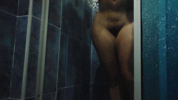 Woman Is Caught Nude In Public Bathroom - voyeurhit.com on v0d.com