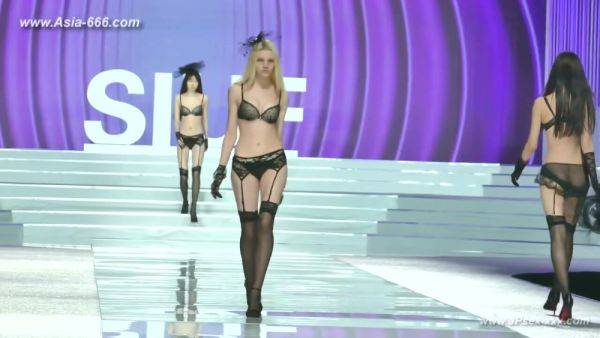 Chinese model in sexy lingerie show.18 - txxx.com on v0d.com
