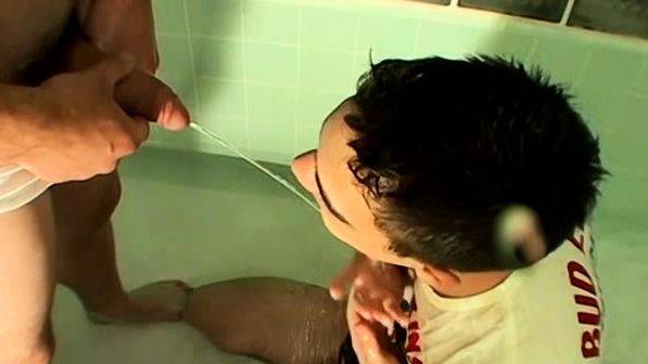 Muscular jock Mike Roberts anal breeds obedient Zack Randall - drtuber.com on v0d.com